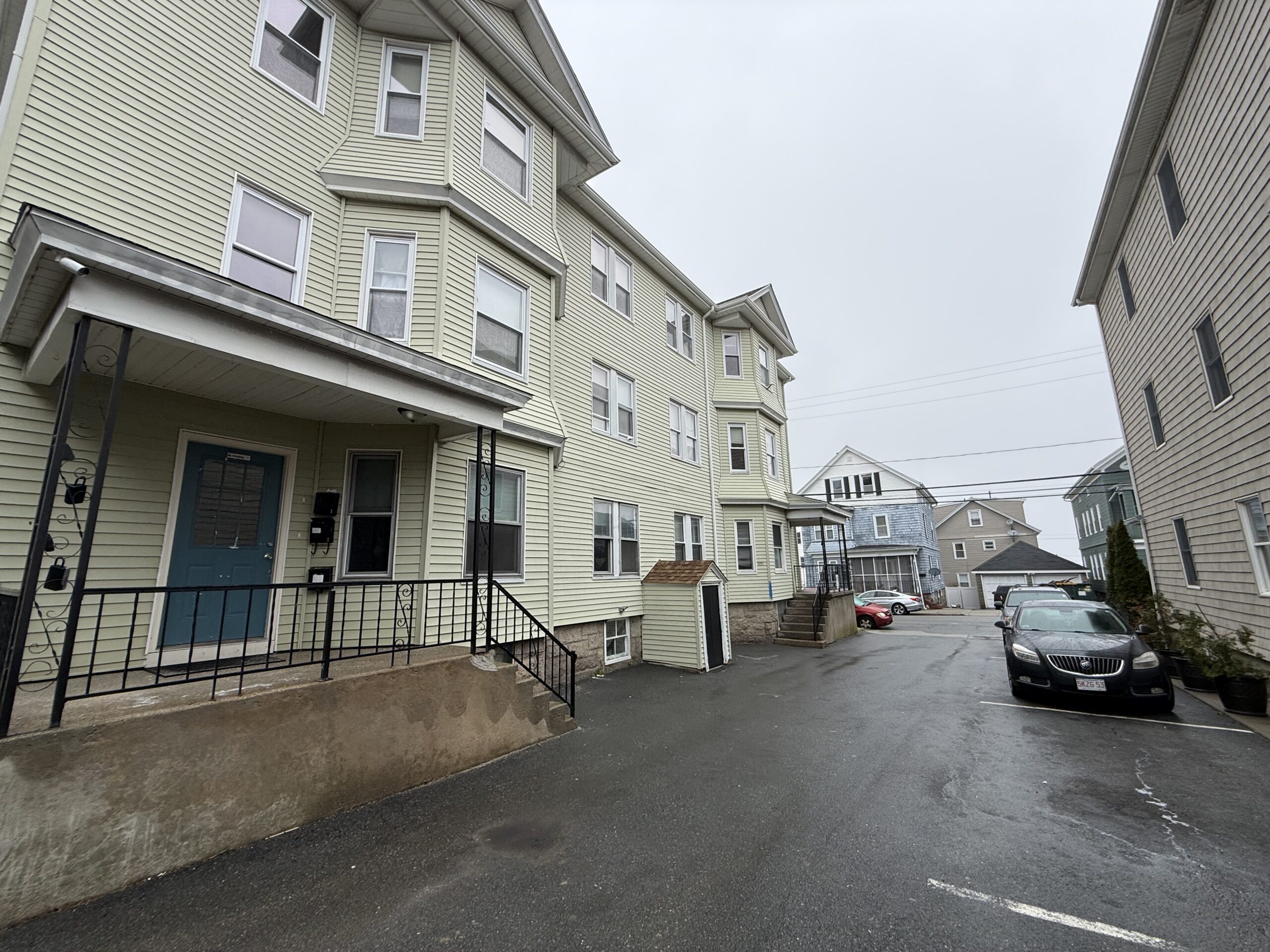 Rear driveway with off-street parking for 139 Oliver Street