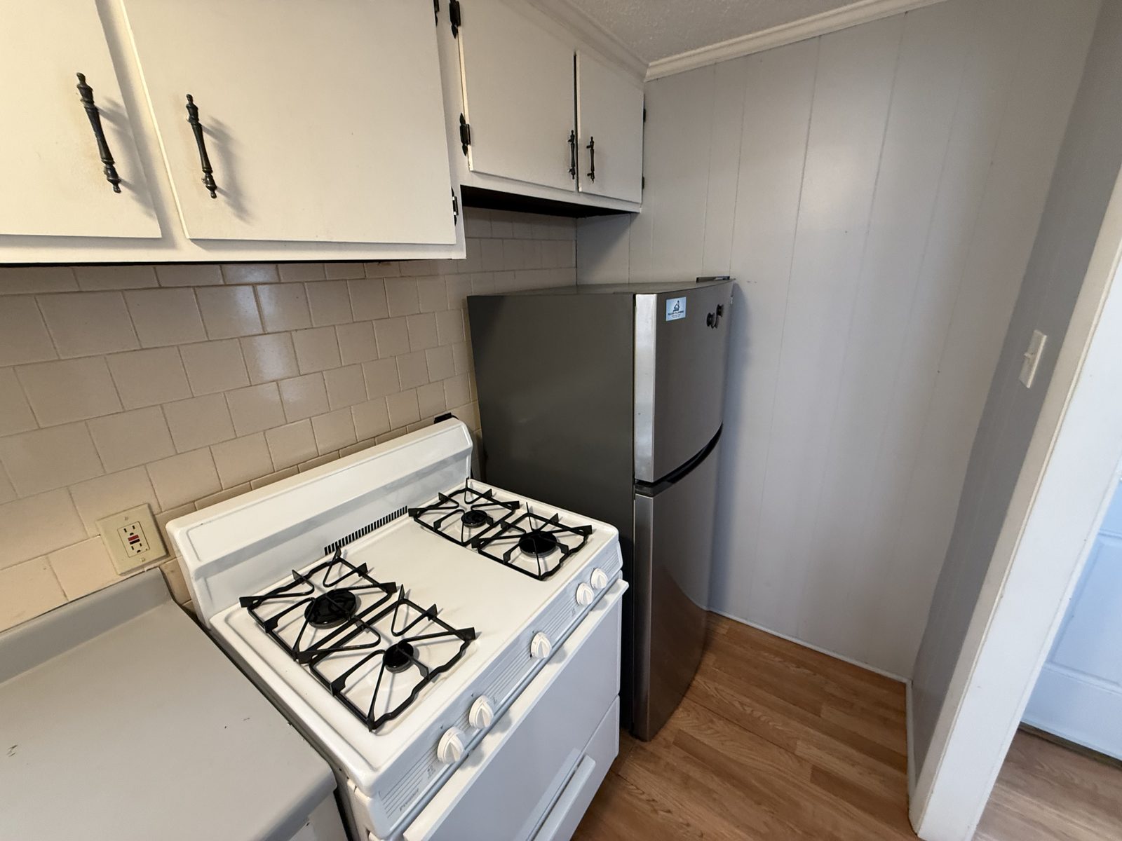 Flex bedroom or dining room in apartment 1N at 795 North Underwood Street Fall River MA with hardwood floor and closet