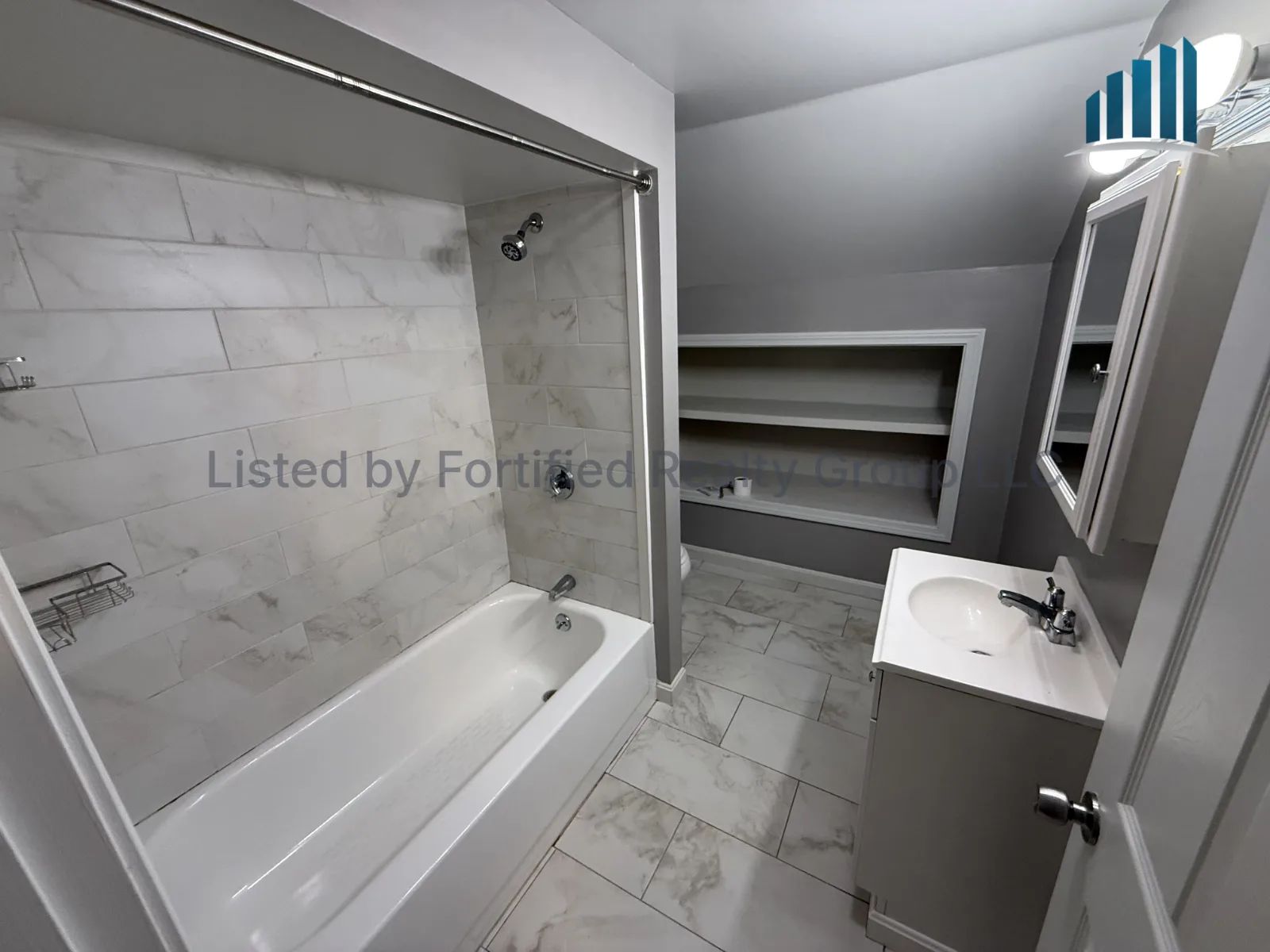 Bathroom — 550 Maple St #3F, Fall River MA