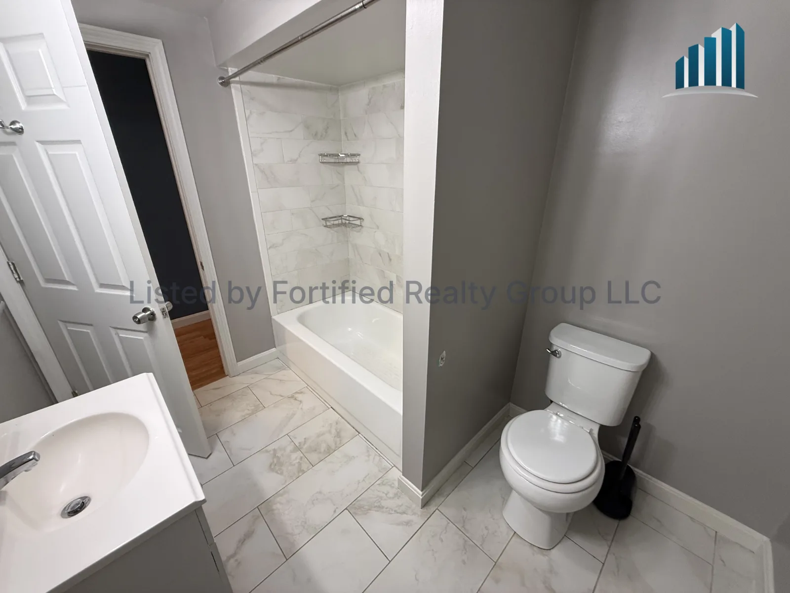 Bathroom — 550 Maple St #3F, Fall River MA