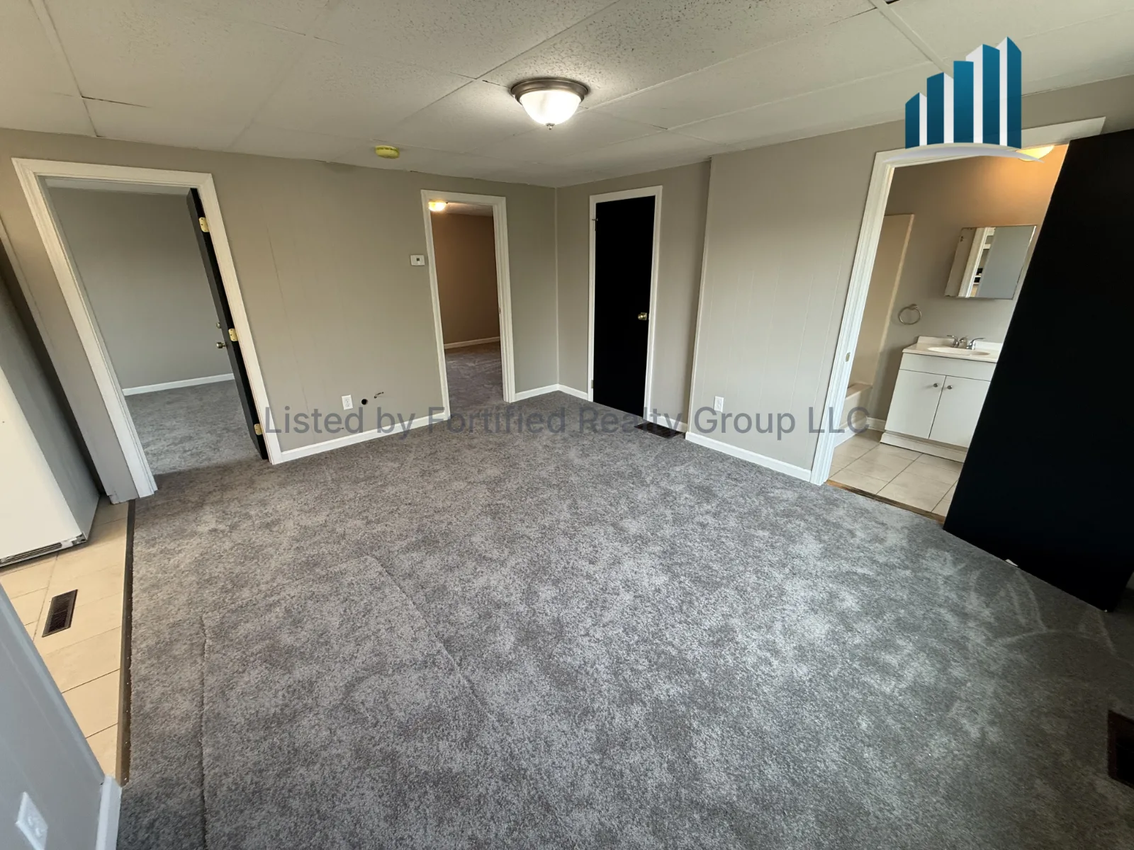 Living room — 77-85 Massasoit St #85 - 3, Fall River MA