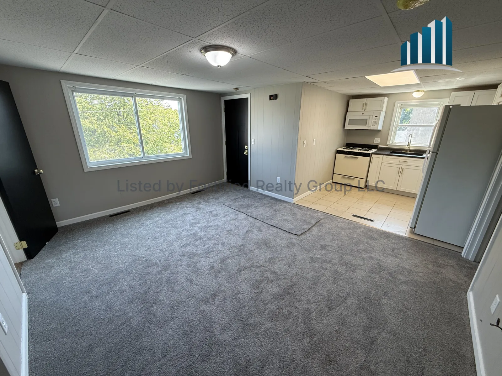 Living room — 77-85 Massasoit St #85 - 3, Fall River MA